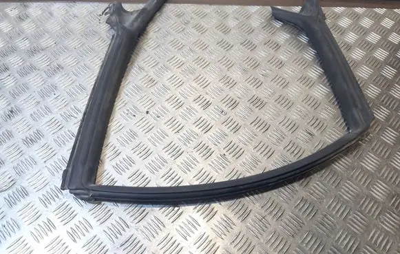 Audi A7 S7 4G Rubber seal rear door window/glass 4G8845696