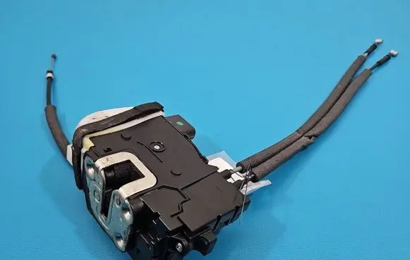 Hyundai ix35 Front door lock 813102Y000 IMPRK1549378