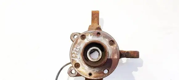 Nissan Note (E11) Front wheel hub