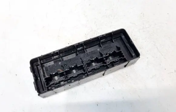 Chevrolet Orlando Fuse box set 13582897