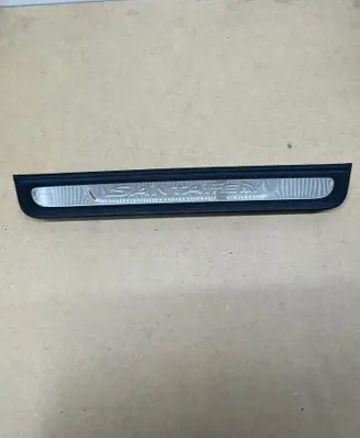 Hyundai Santa Fe Front sill trim cover 85883S1500