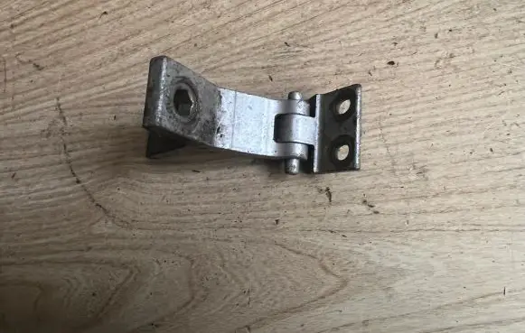 Audi 80 90 B3 Front door upper hinge 893831401