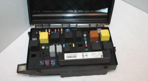 Opel Zafira B Fuse box set 13206754