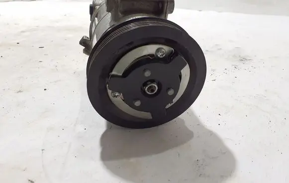 Renault Megane III Air conditioning (A/C) compressor (pump) 7711497392