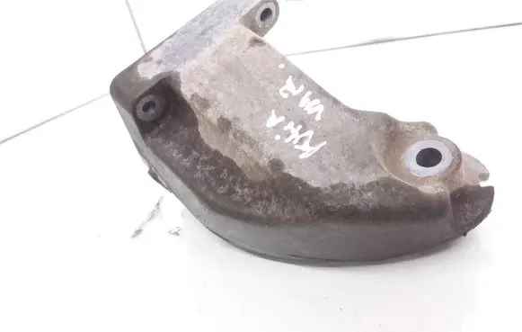 Mercedes-Benz E A207 Engine mounting bracket A6422235004