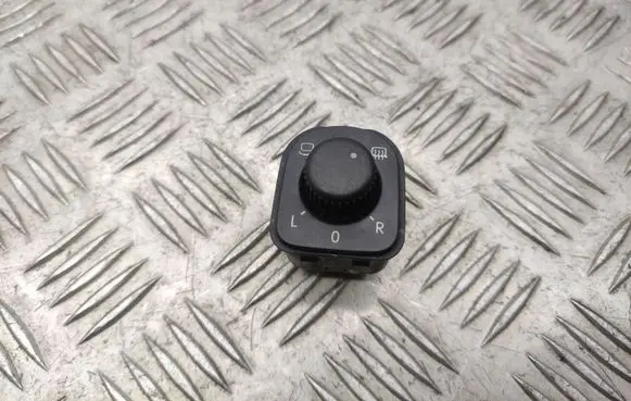 Wing mirror switch