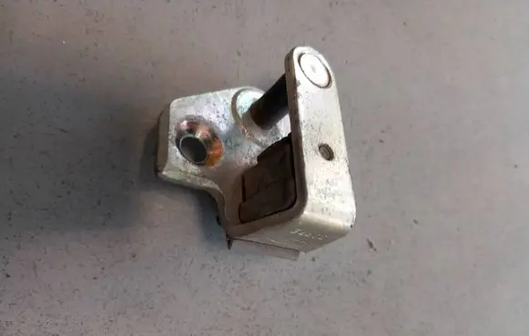 Ford Mondeo MK II Rear door lock loop/hook striker 96BGF21982AF