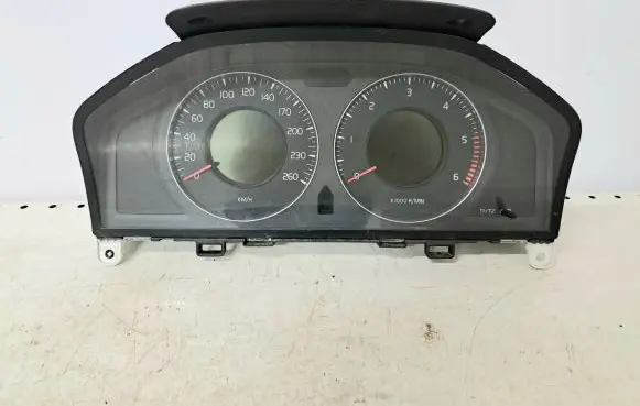 Volvo V70 Speedometer (instrument cluster) 31270899AA