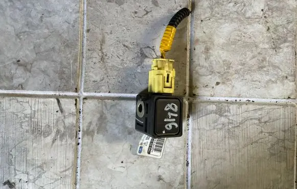 Honda FR-V Airbag deployment crash/impact sensor 77970SFEB110M2