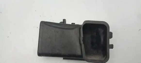 BMW 7 F01 F02 F03 F04 Air intake duct part 7577471