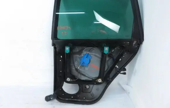 Volkswagen Touareg I Rear door window/glass frame 
