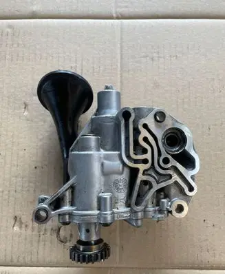 Volkswagen Golf VII Oil pump 06H115105BP