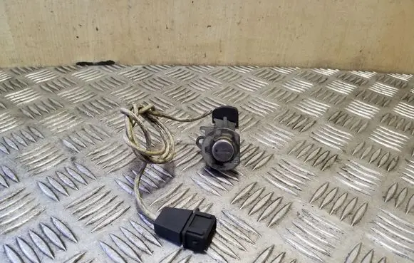 Audi 100 S4 C4 Front door lock (next to the handle) 
