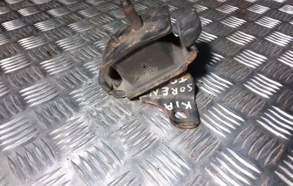 KIA Sorento Engine mount bracket 218123E150