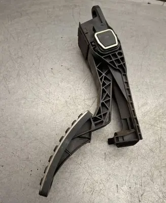Mercedes-Benz ML W164 Accelerator throttle pedal A1643000104 ZGS005 0148