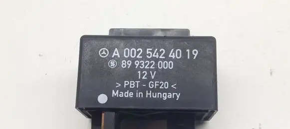 Mercedes-Benz E W211 Glow plug pre-heat relay A0025424019