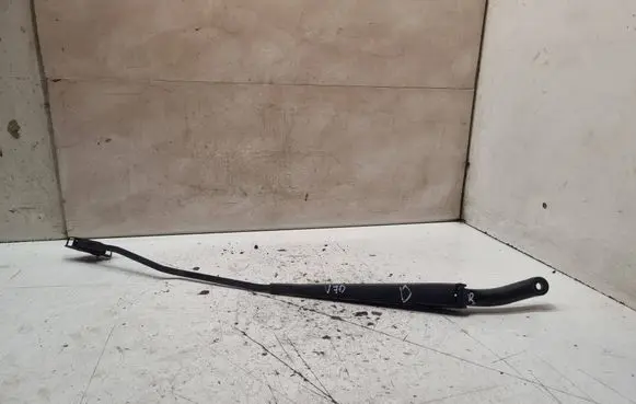 Front wiper blade arm