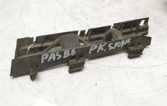 Volkswagen PASSAT B6 Front bumper mounting bracket 3c0807183