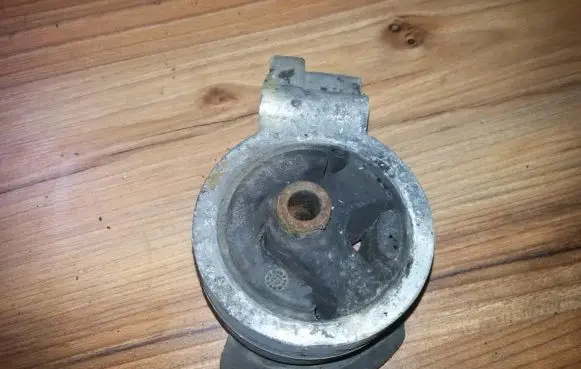 Volvo S40, V40 Engine mount bracket 3318030