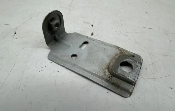 Seat Arona Fender mounting bracket 6F0821431B