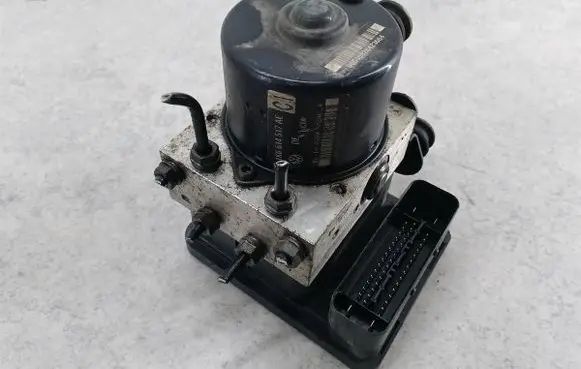 Volkswagen Golf V ABS Pump
