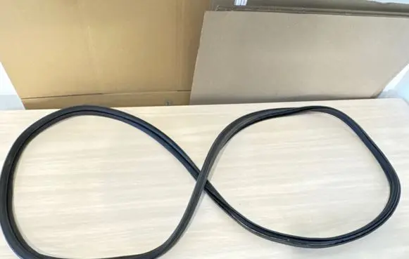 Peugeot 208 I Trunk rubber seal (body) 9802457280