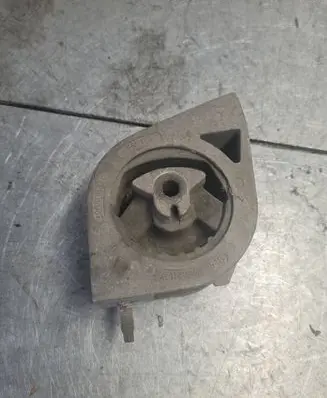 Mercedes-Benz A W168 Engine mount bracket A1682400618