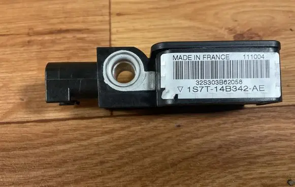 Ford Mondeo Mk III Airbag deployment crash/impact sensor 1S7T14B342AE