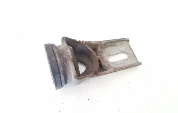 Radiator mount bracket