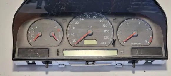 Speedometer (instrument cluster)