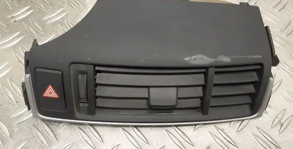 Toyota Verso Dash center air vent grill 556700F030 556700F060