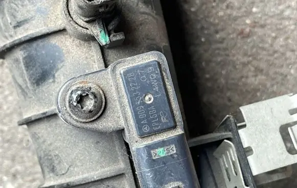 Mercedes-Benz B W246 W242 Air pressure sensor A0091532228