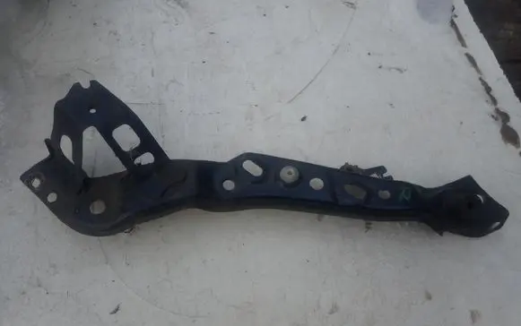 Toyota Prius (XW30) Headlight/headlamp mounting bracket