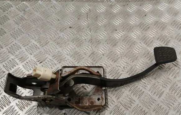 Toyota Avensis T250 Brake pedal 4710105100 5510605080