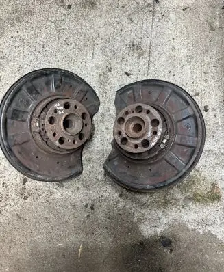 Rear wheel hub spindle/knuckle