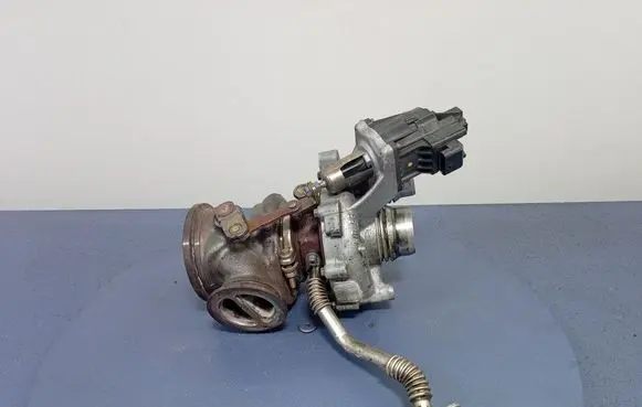 BMW 7 G11 G12 Turbo system vacuum part 8600290