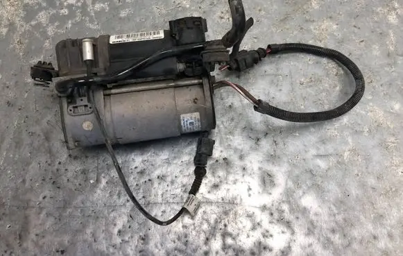 Audi A8 S8 D3 4E Air suspension compressor 4E0616007E