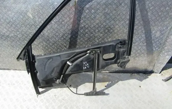 Audi 80 90 B3 Front door window/glass frame 