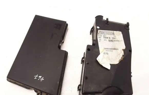 Ford Focus Fuse box cover 3M5T14A076 3M5T14A076AG 9R77608