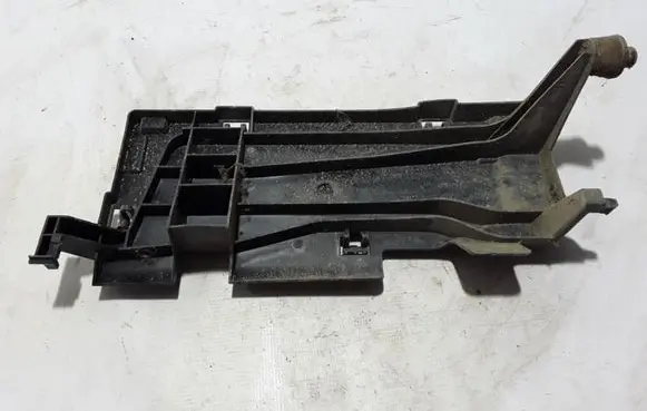 Renault Kangoo II Intercooler pipe mounting bracket 214981857R
