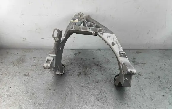 BMW 7 F01 F02 F03 F04 Steering rack mounting bracket 6140829