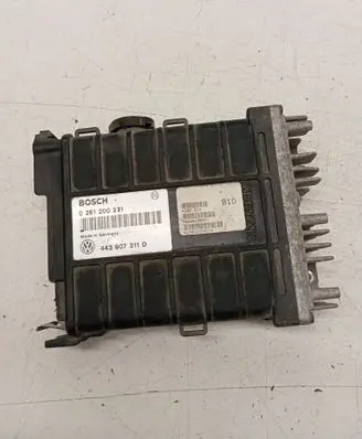 Volkswagen PASSAT B4 Engine control unit/module 443907311D 0261200271