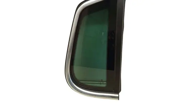 Volkswagen Tiguan Rear side window 5N0845042S