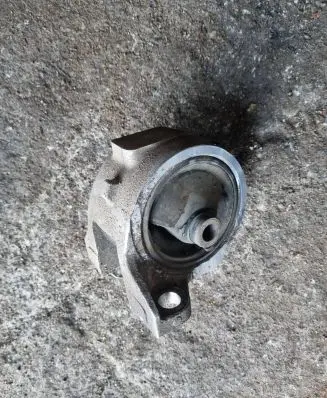 Honda HR-V Engine mount bracket