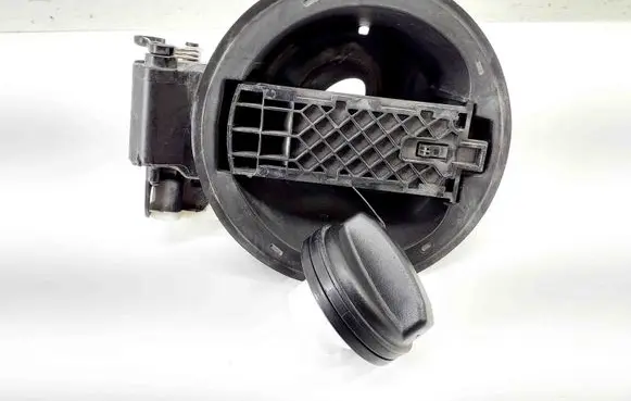 Fuel tank cap lock