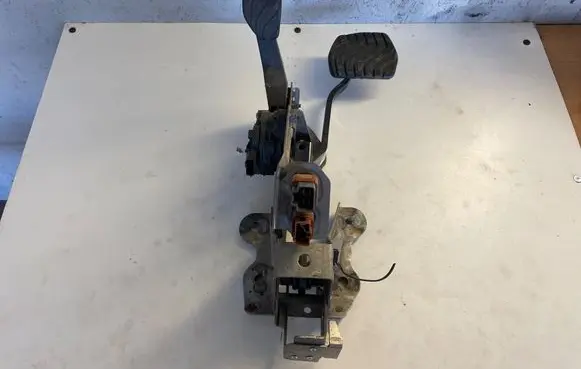 Renault Kadjar Pedal assembly 180024BA0B 6PV00997815