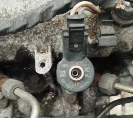 Renault Scenic II - Grand scenic II Fuel injector 8200100272 0445110110b