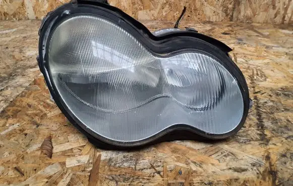 Mercedes-Benz C W203 Headlight/headlamp A2038200261