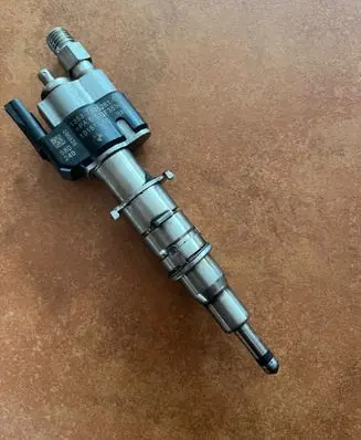 BMW 3 E92 E93 Fuel injector 7585261 13537585261