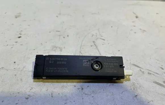Mercedes-Benz CLA C117 X117 W117 Aerial antenna amplifier A2229055904 ZGS002 XTJ920287B